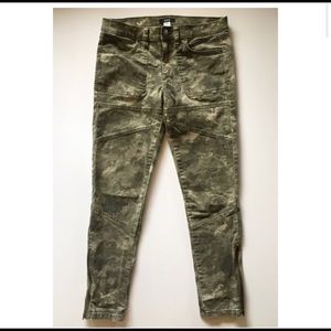 Urban Outfitters BDG Jefferson Skinny Camo Pants